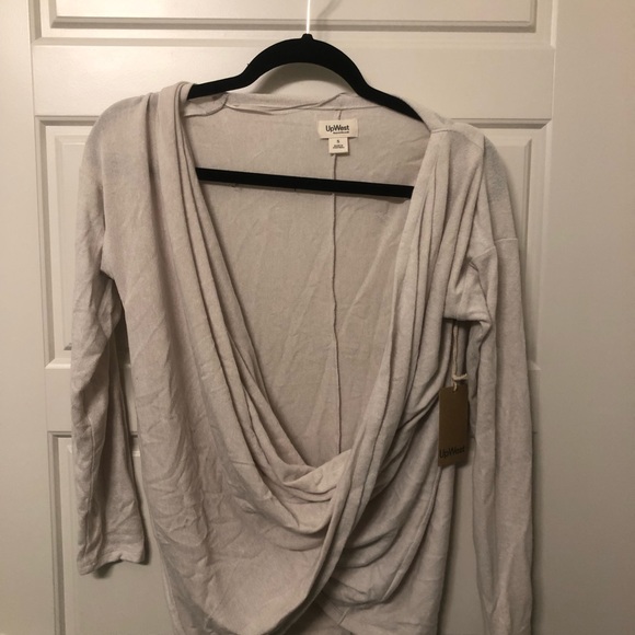 Cream colored cross sweater - Picture 2 of 4